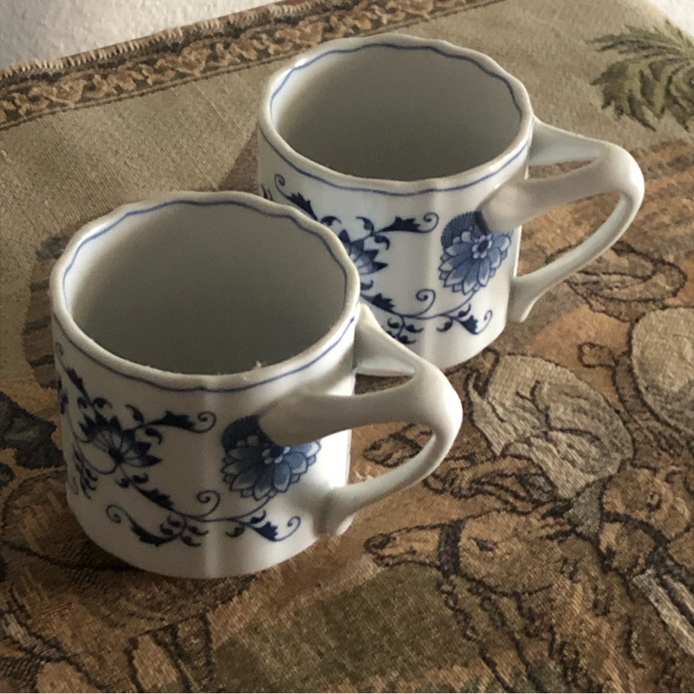 2 Vintage Blue Danube Porcelain Mugs - Picture 2 of 6